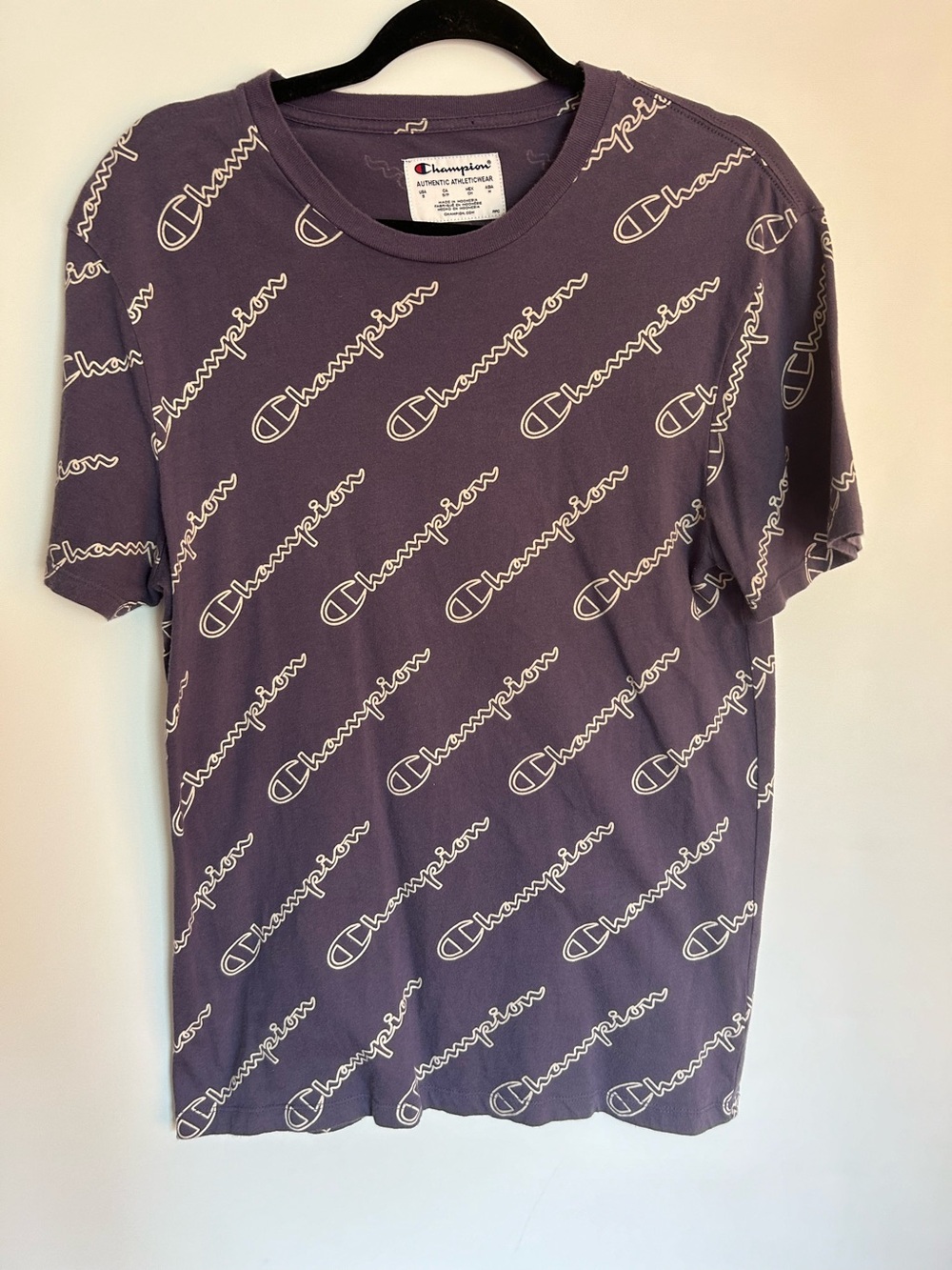 CHAMPION AUTHENTIC ATHLETICWEAR PURPLE AND WHITE SPELLOUT ALL OVER MENS SIZE S